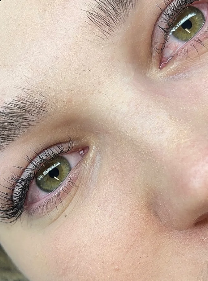 Classic Lash Extensions, Blick nach oben